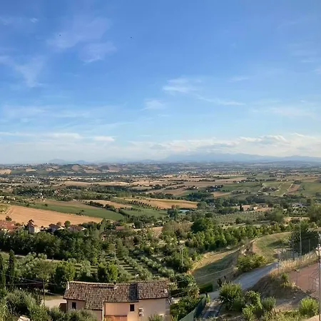 Hotel La Luma Montecosaro (Marche)