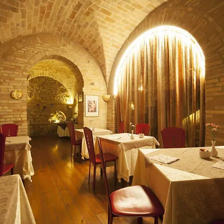 Hotel La Luma Montecosaro (Marche)